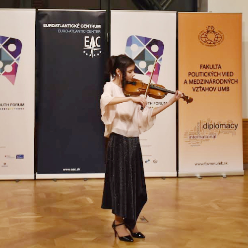 Huslistka Karin Laura na vystúpení Visegrad Youth Forum 2018