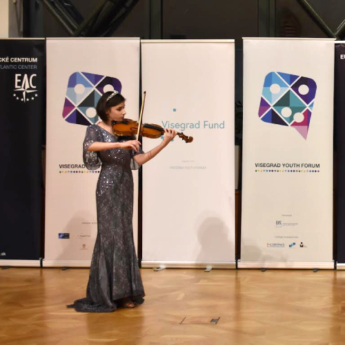 Huslistka Karin Laura na vystúpení Visegrad Youth Forum 2019